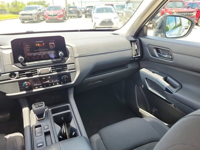 Used 2025 Nissan Pathfinder S FWD image 21