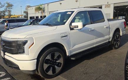 Certified 2023 Ford F150 Lightning Platinum AWD/4WD image 3