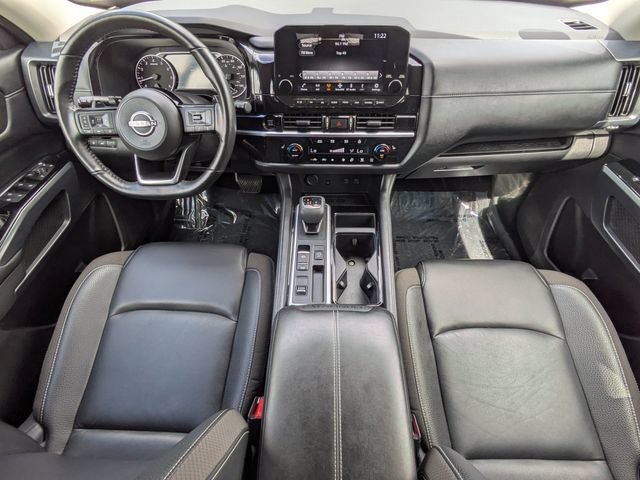 Used 2025 Nissan Pathfinder SL FWD image 16
