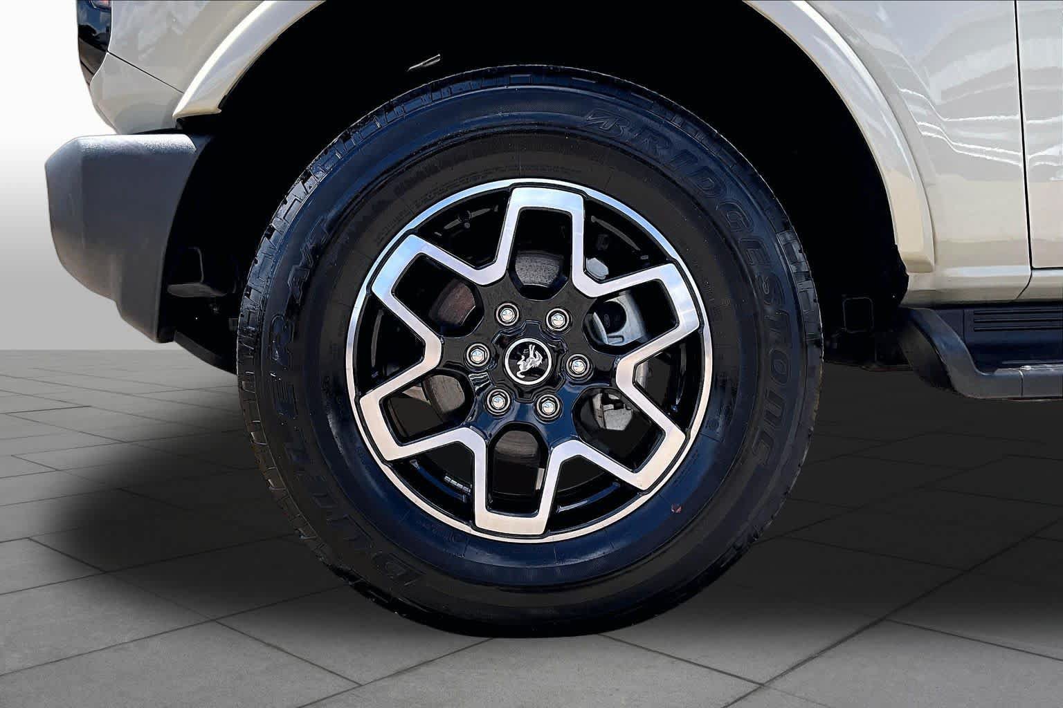 Certified 2025 Ford Bronco Outer Banks AWD/4WD image 13