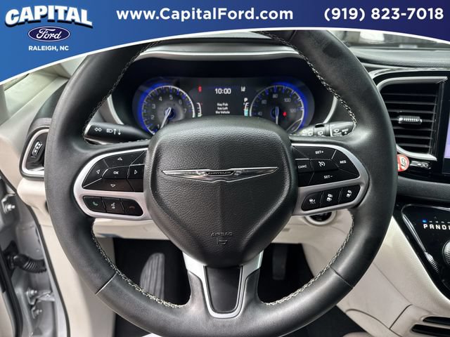 Used 2024 Chrysler Pacifica Touring-L FWD image 23