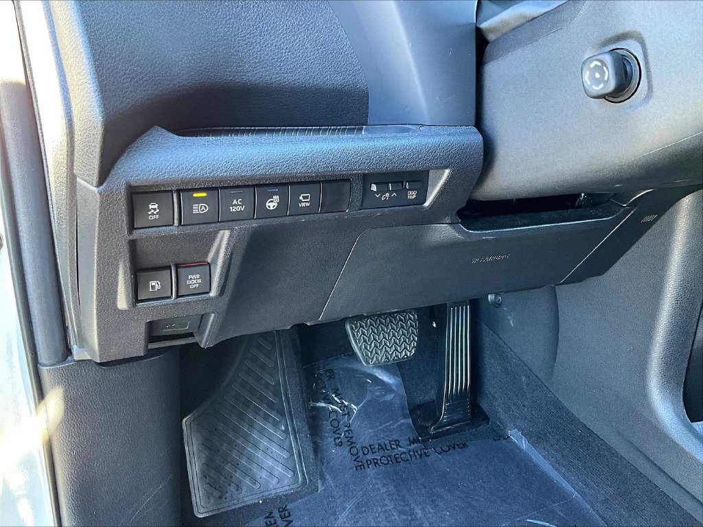 Used 2025 Toyota Sienna Platinum AWD/4WD image 26