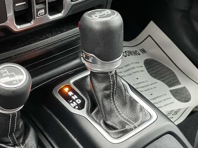 Used 2018 Jeep Wrangler Unlimited Sahara AWD/4WD image 30
