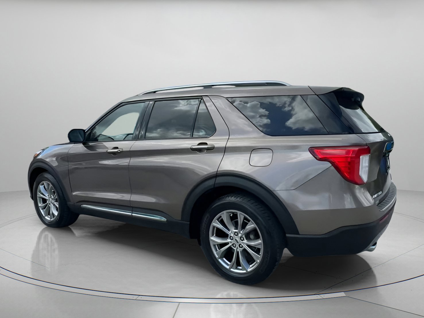 Certified 2021 Ford Explorer Limited w/ Equipment Group 301A image 12