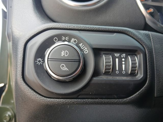 Used 2022 Jeep Gladiator Overland w/ Popular Equipment Package AWD/4WD image 18