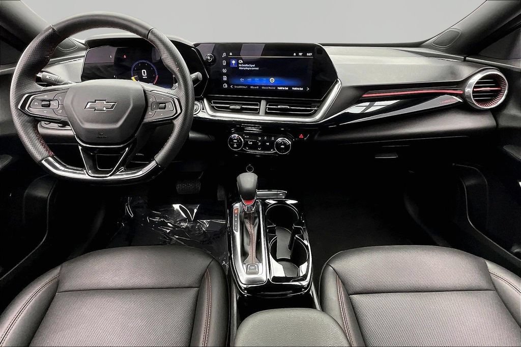 Used 2025 Chevrolet Trax RS w/ Driver Confidence Package FWD image 16