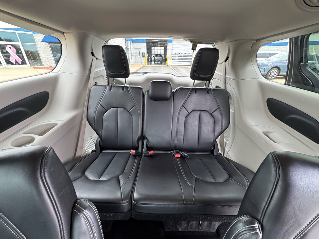 Used 2023 Chrysler Pacifica Touring-L FWD image 25