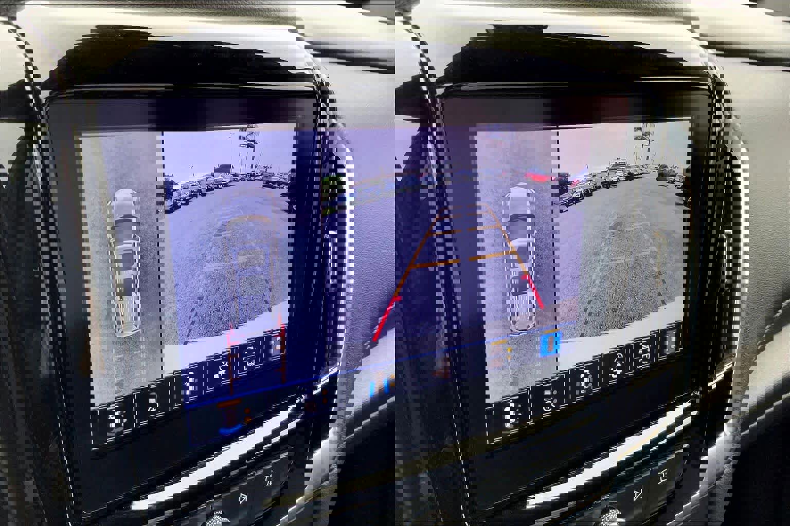 Used 2023 Chevrolet Traverse LT w/ Rear Camera Mirror Package image 26