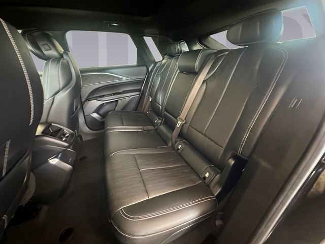 Used 2024 Cadillac Lyriq Luxury AWD/4WD image 16