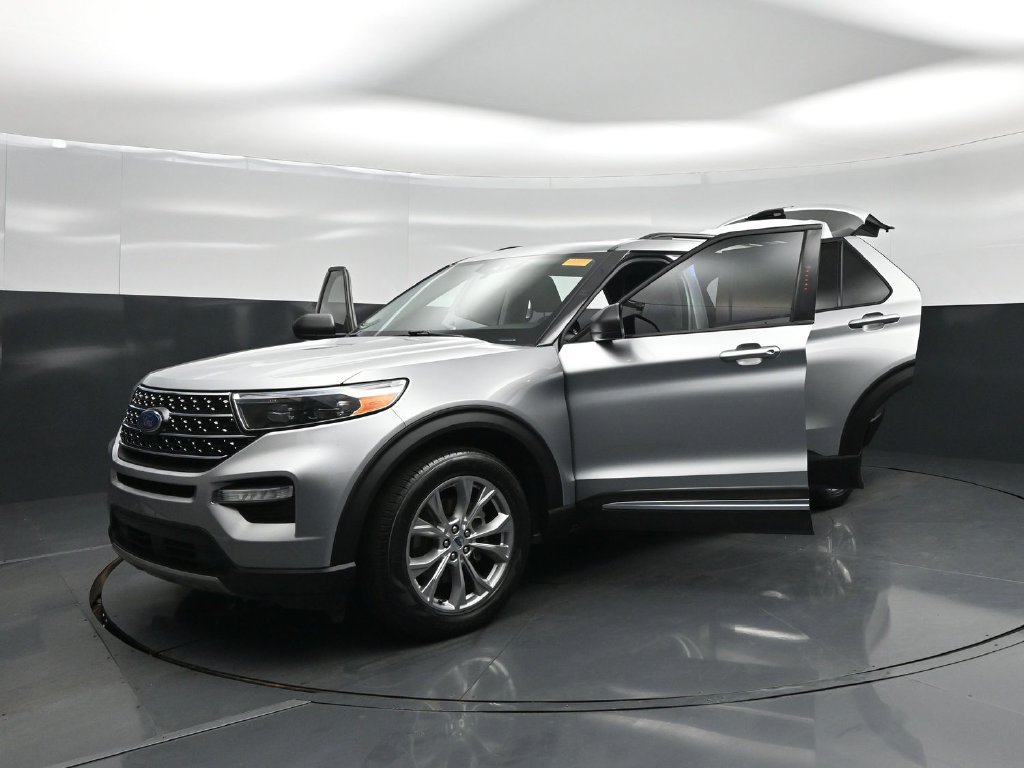 Certified 2021 Ford Explorer XLT w/ Equipment Group 202A RWD image 25