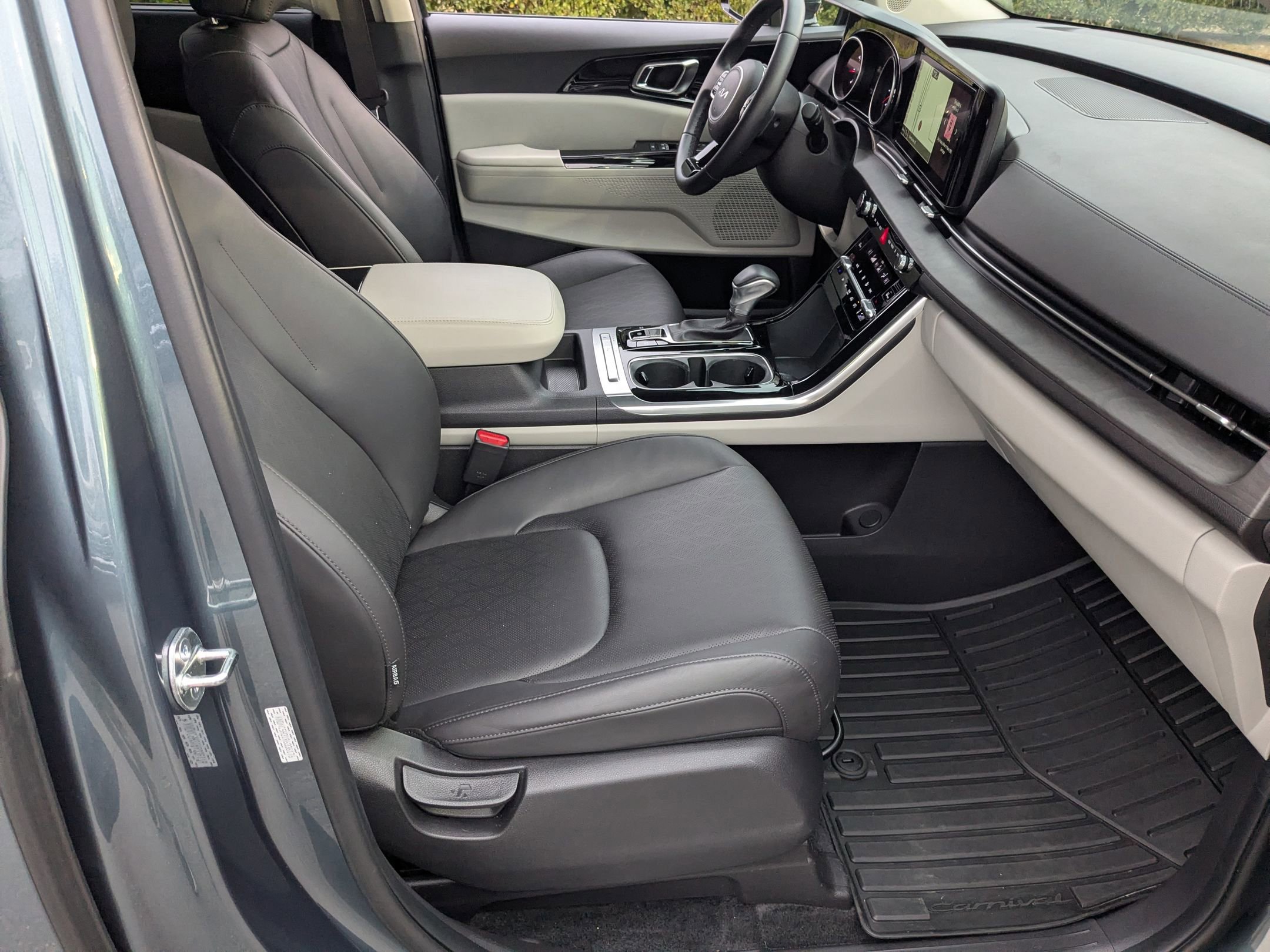 Used 2024 Kia Carnival EX image 43