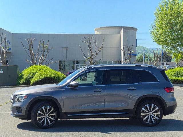 Used 2023 Mercedes-Benz GLB 250 w/ Premium Package image 2