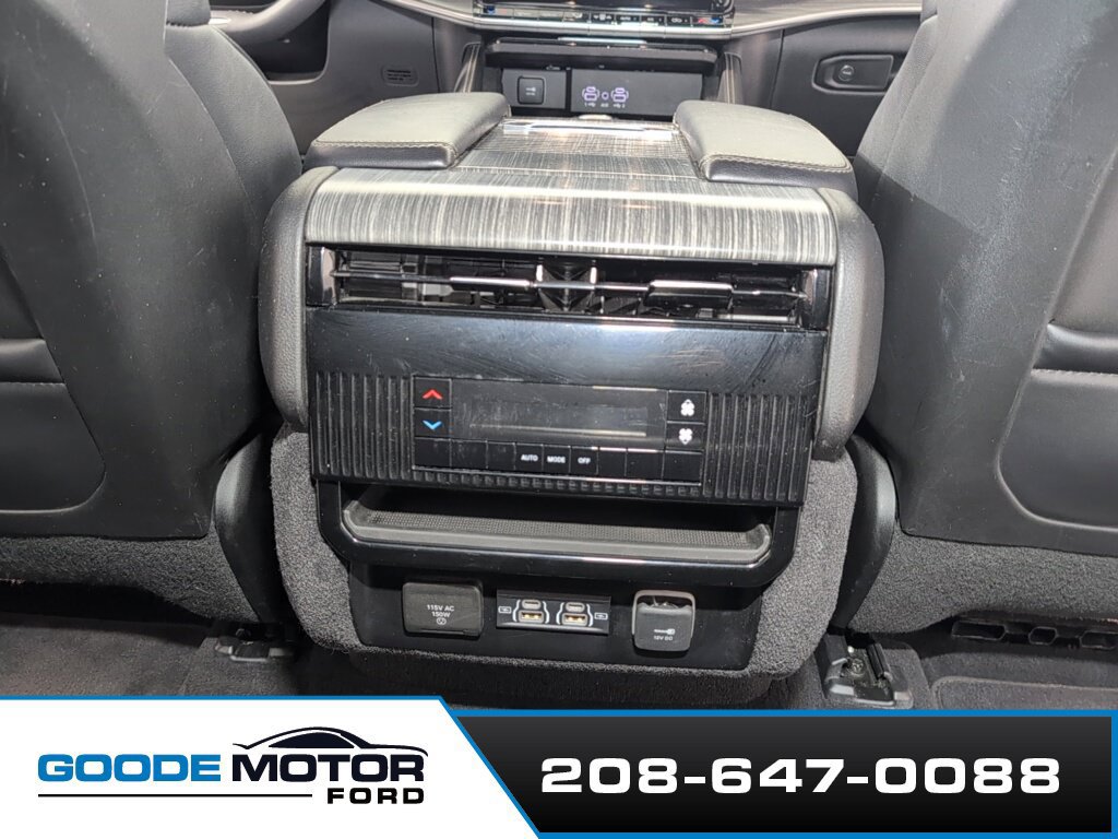 Used 2024 Jeep Wagoneer L Series II AWD/4WD image 20
