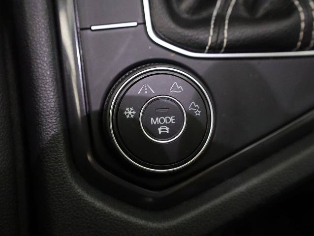 Used 2022 Volkswagen Tiguan SE AWD/4WD image 25