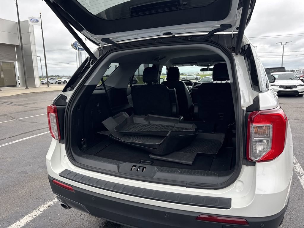 Certified 2022 Ford Explorer XLT w/ Equipment Group 202A image 6