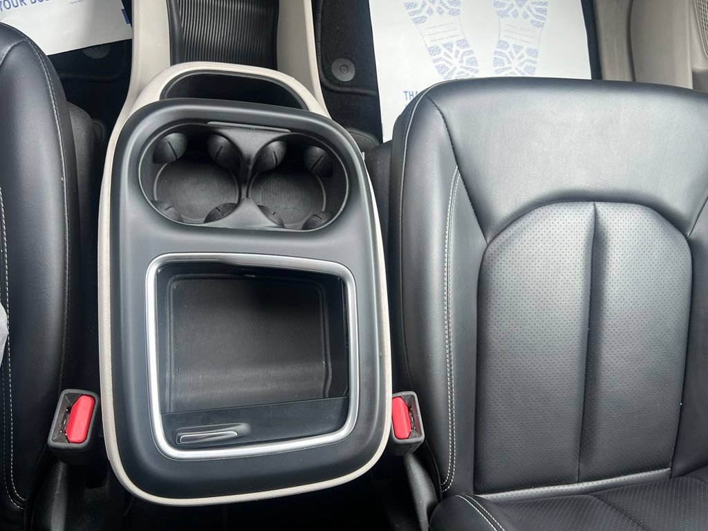 Used 2023 Chrysler Pacifica Touring-L FWD image 31