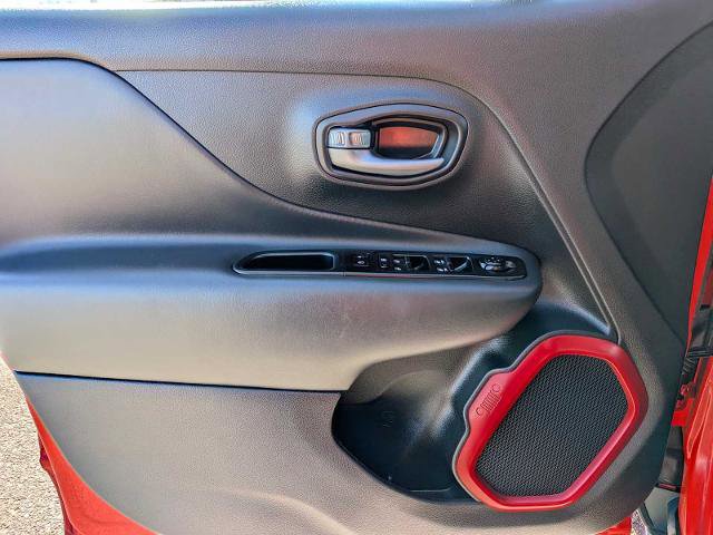 Used 2021 Jeep Renegade Trailhawk image 18