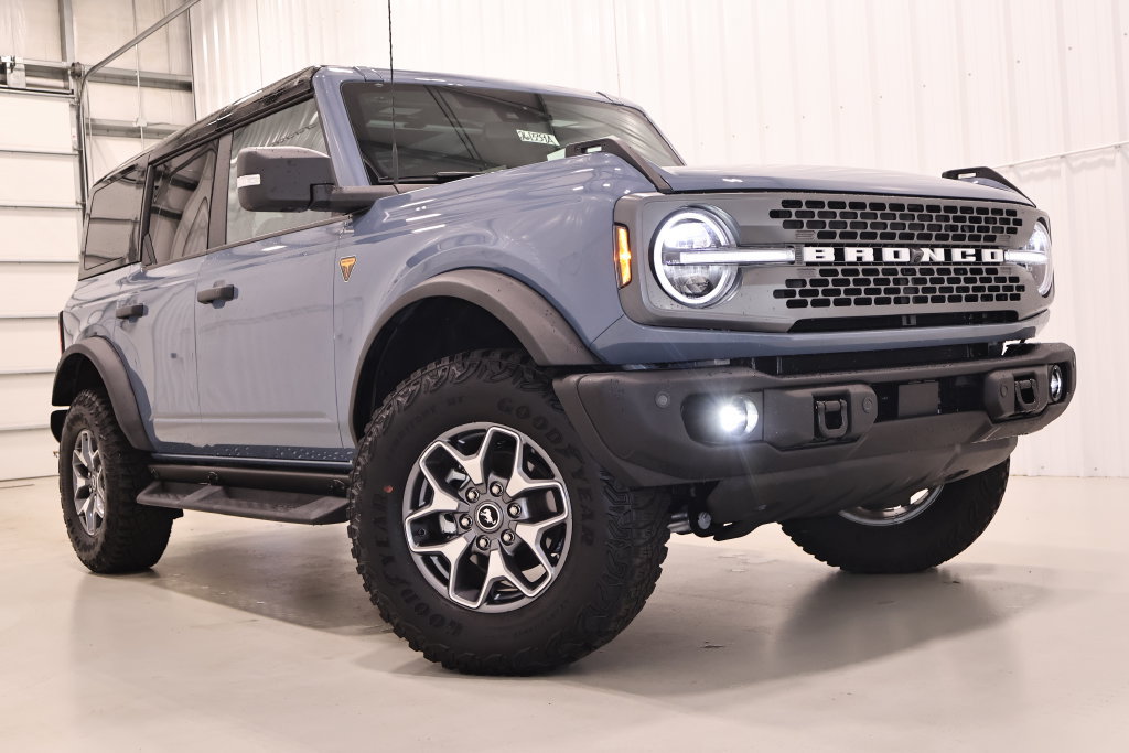 Certified 2025 Ford Bronco Badlands AWD/4WD image 40