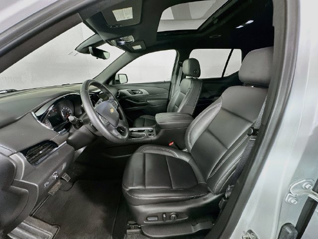 Used 2023 Chevrolet Traverse LT w/ LT Premium Package AWD/4WD image 29