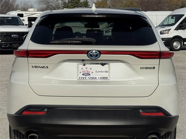 Used 2022 Toyota Venza LE image 6