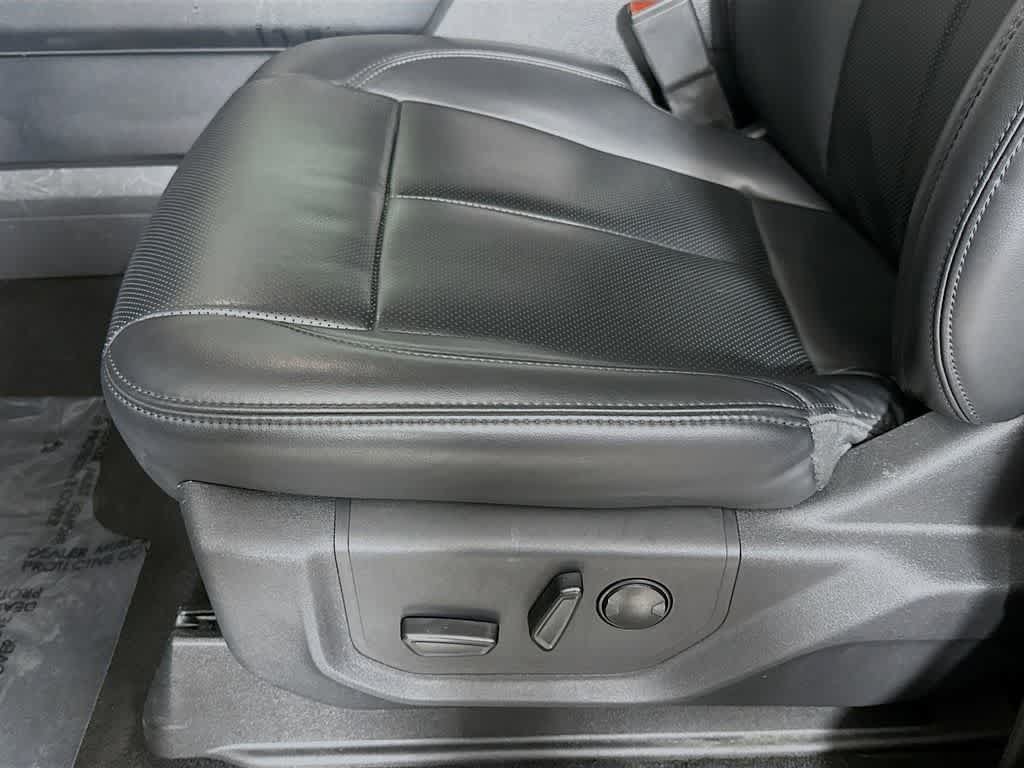 Certified 2024 Ford Expedition XLT RWD image 31