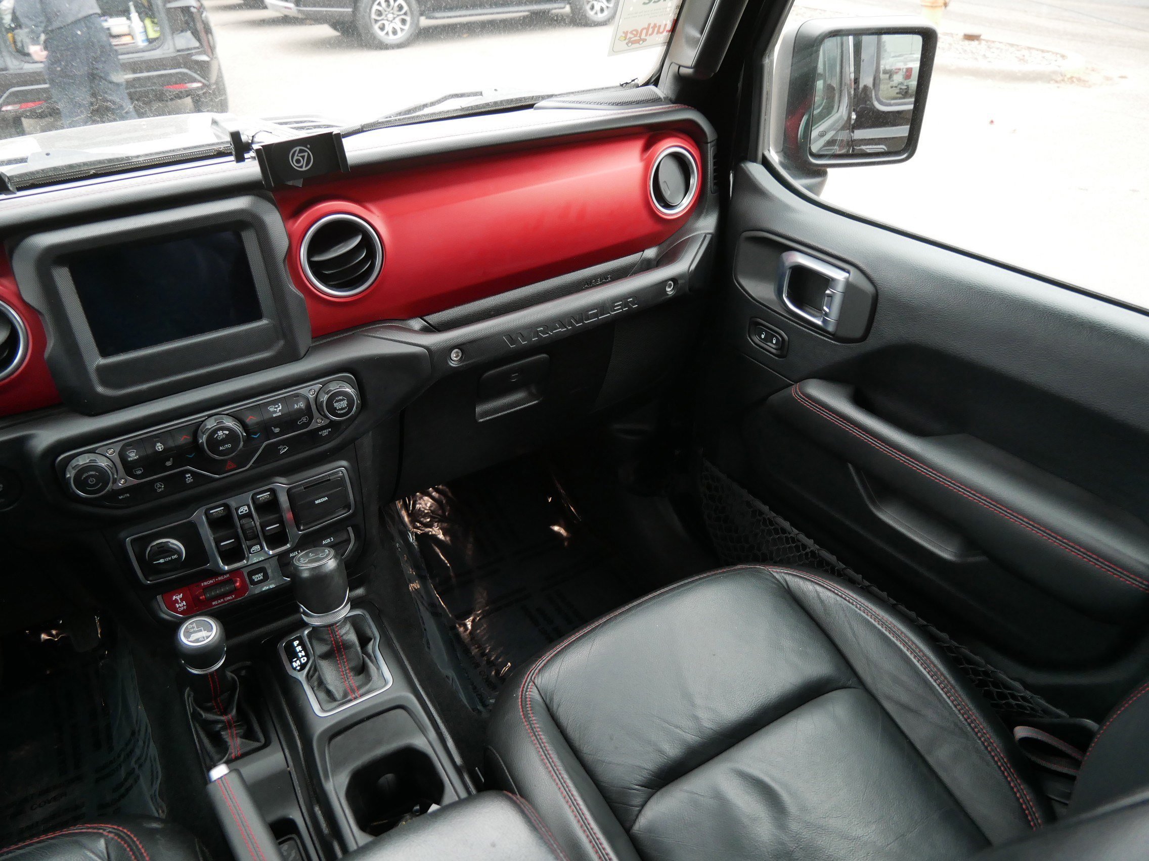 Used 2018 Jeep Wrangler Unlimited Rubicon w/ Cold Weather Group image 11