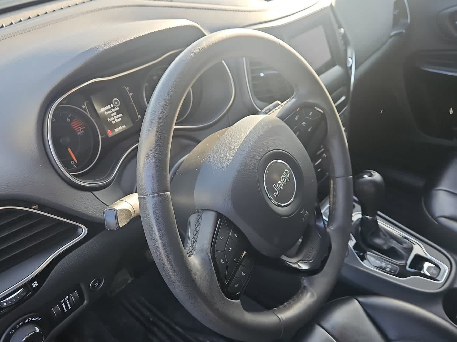 Used 2020 Jeep Cherokee Latitude Plus image 2