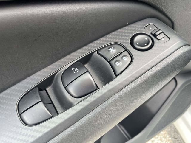 Used 2025 Nissan Altima 2.5 SV image 16