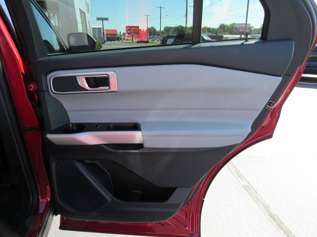 Certified 2024 Ford Explorer XLT w/ Equipment Group 202A AWD/4WD image 33