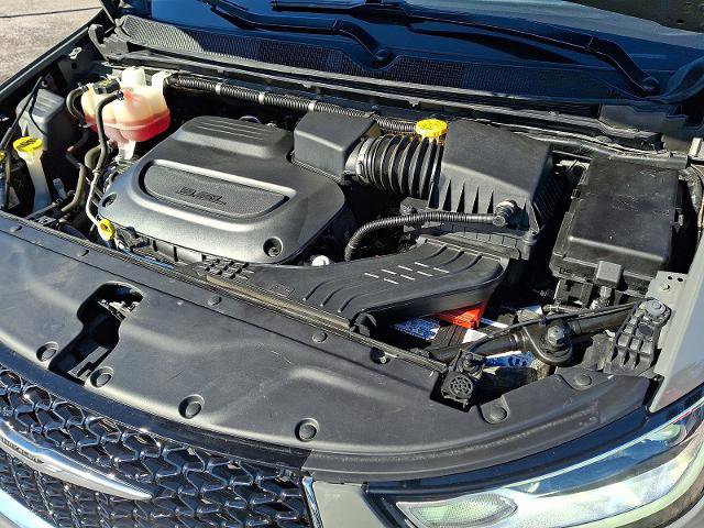 Used 2023 Chrysler Pacifica Touring-L image 27