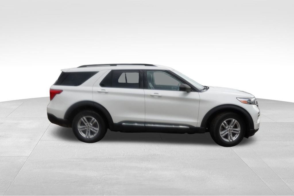 Certified 2020 Ford Explorer XLT w/ Equipment Group 202A AWD/4WD image 2