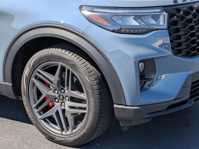 Certified 2025 Ford Explorer ST AWD/4WD image 8