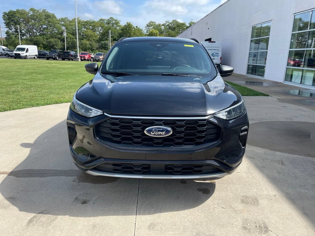 Certified 2023 Ford Escape ST-Line w/ Tech Pack #1 AWD/4WD image 3