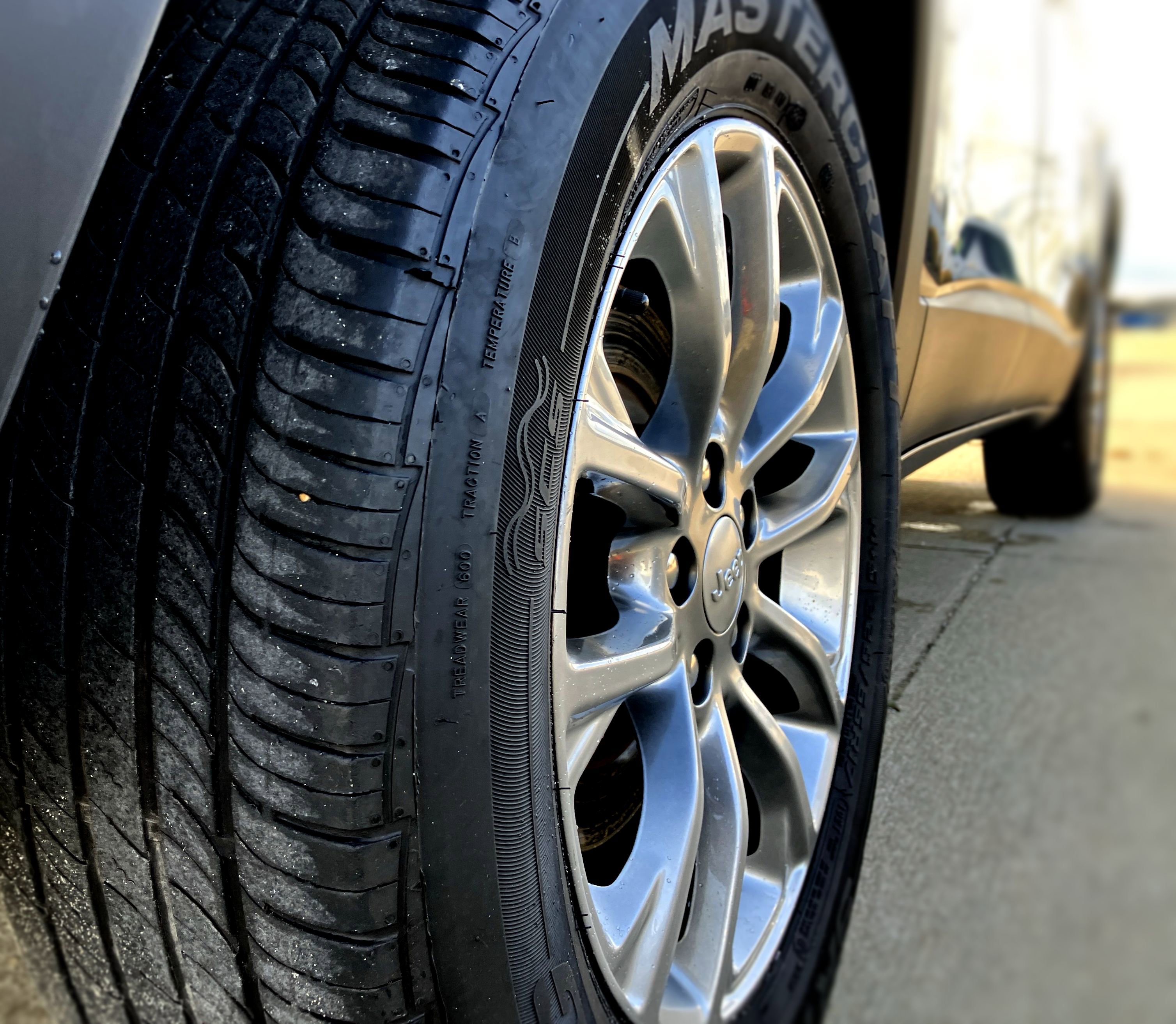 Used 2020 Jeep Cherokee Latitude Plus image 10