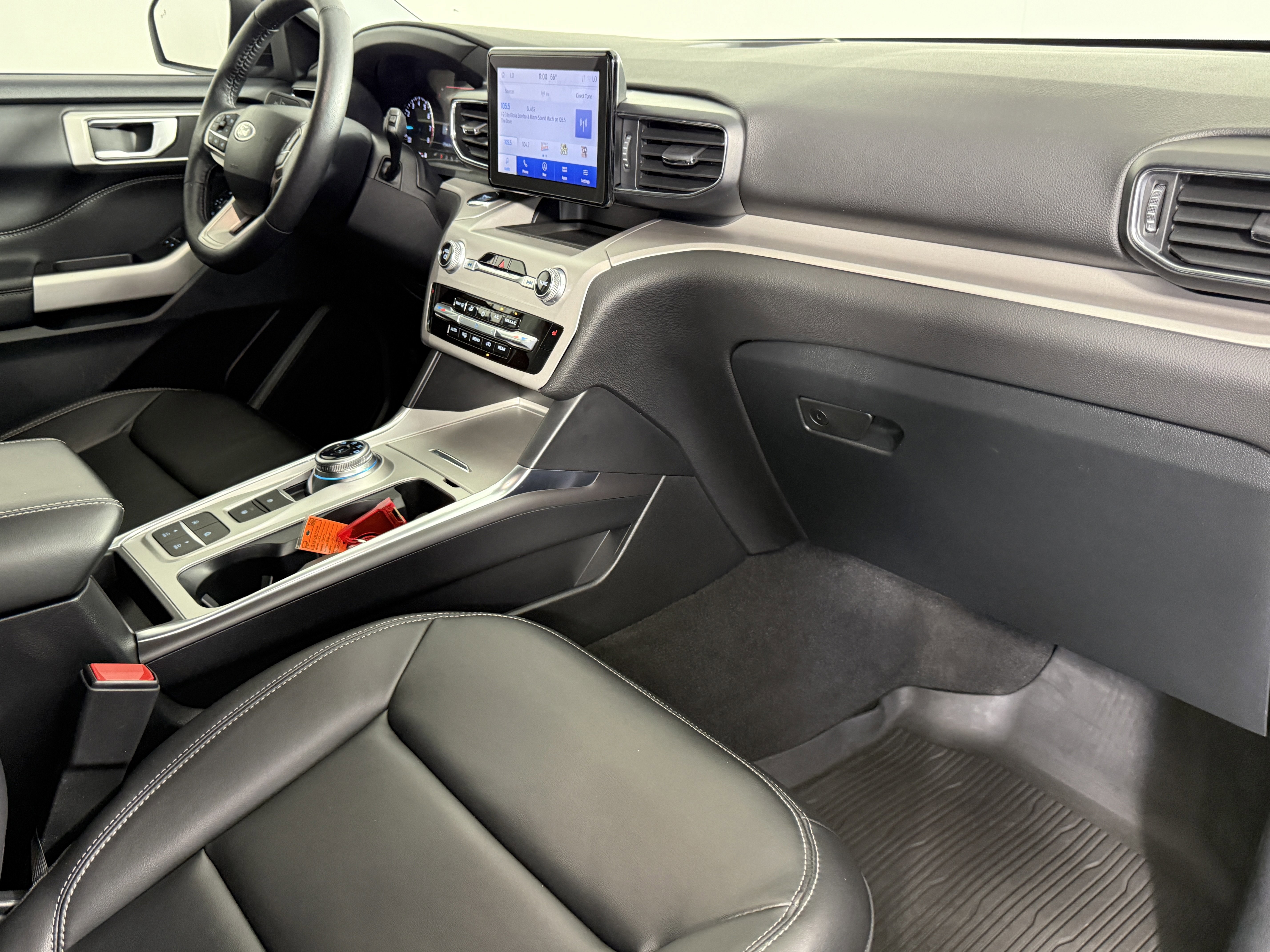 Certified 2023 Ford Explorer XLT w/ Equipment Group 202A image 9