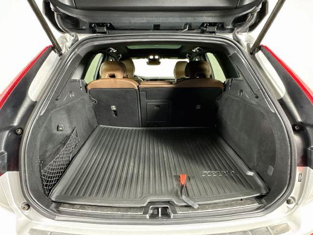 Used 2022 Volvo XC60 B5 Momentum w/ Advanced Package FWD image 19