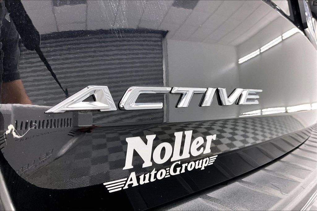 Certified 2025 Ford Explorer Active w/ Active Comfort Package AWD/4WD image 8
