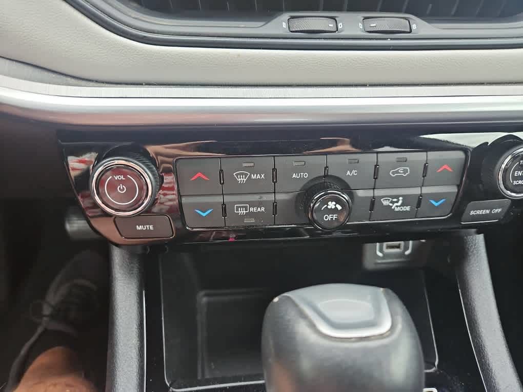 Used 2025 Jeep Compass Limited AWD/4WD image 17
