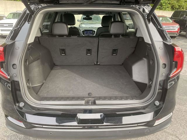 Used 2023 GMC Terrain SLT w/ Tech Package FWD image 12