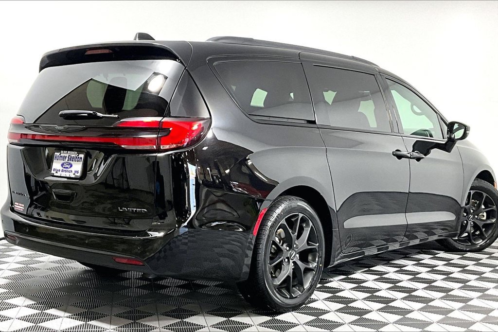 Used 2025 Chrysler Pacifica Limited FWD image 12