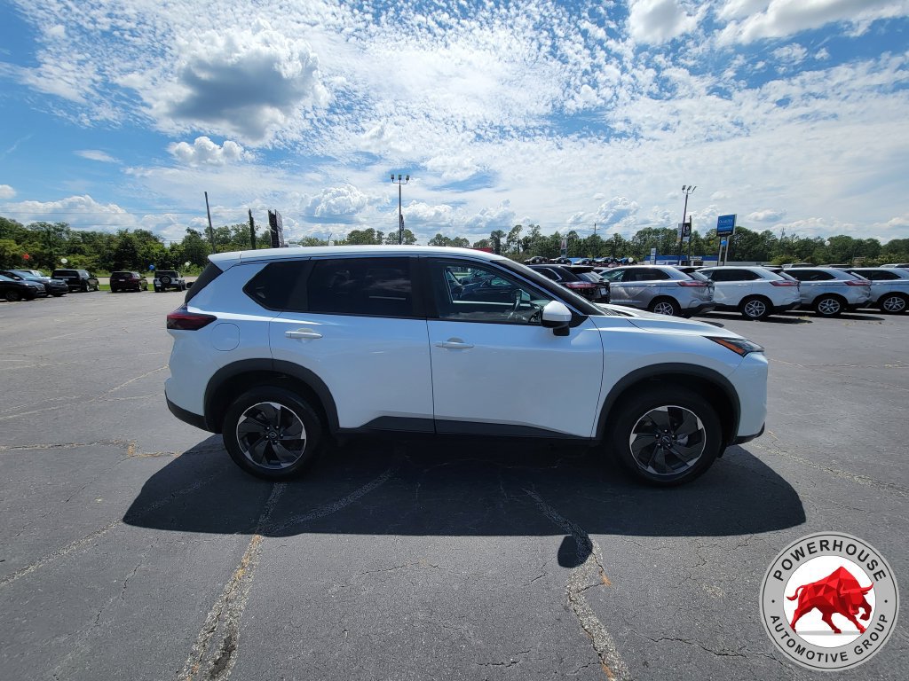 Used 2024 Nissan Rogue SV FWD image 8