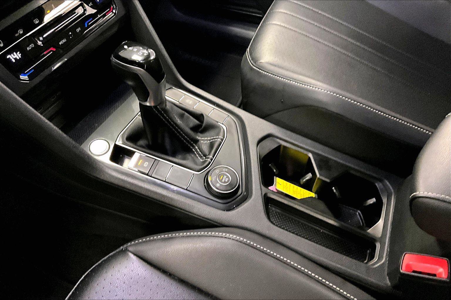 Used 2022 Volkswagen Tiguan SE image 16