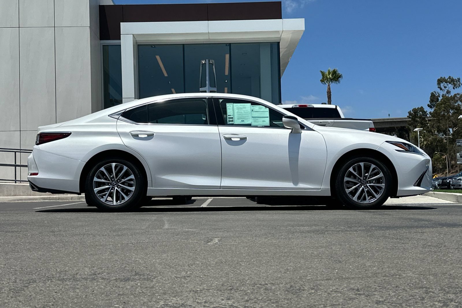Used 2022 Lexus ES 350 w/ Accessory Package 2 FWD image 2