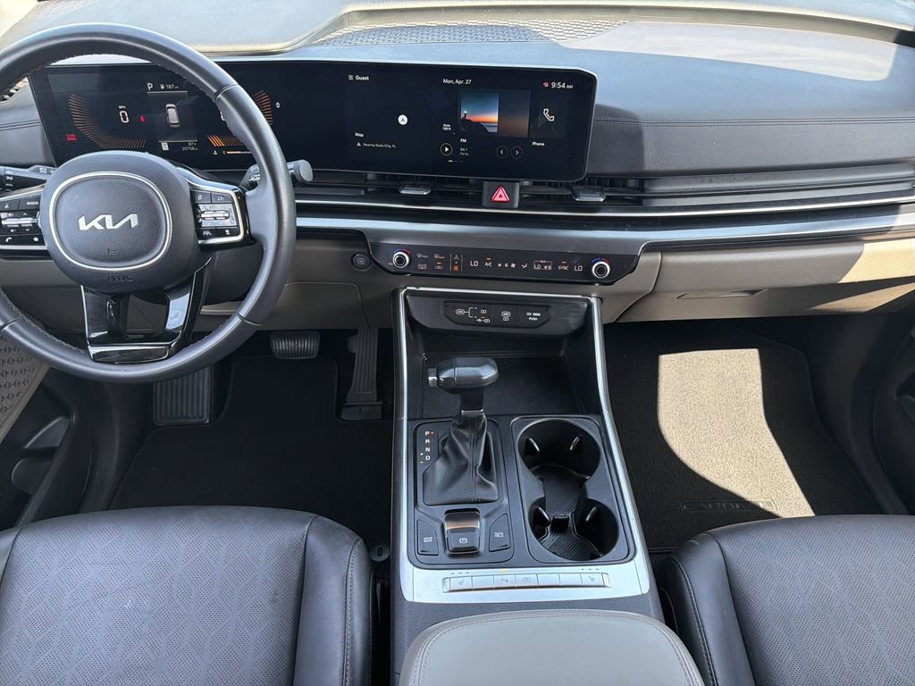 Used 2025 Kia Carnival FWD image 13