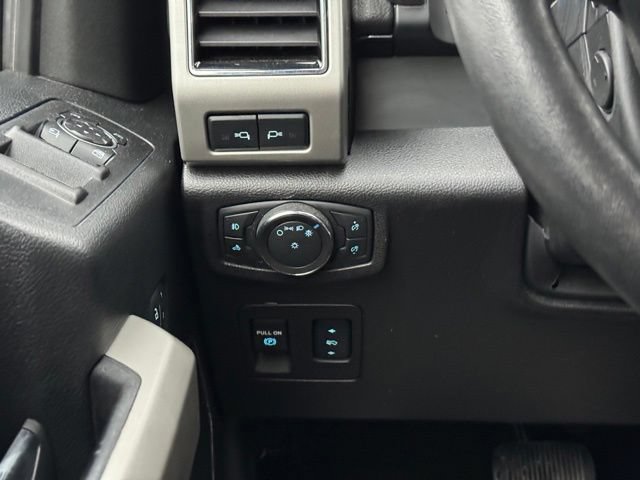 Certified 2018 Ford F150 Lariat w/ Equipment Group 502A Luxury AWD/4WD image 32