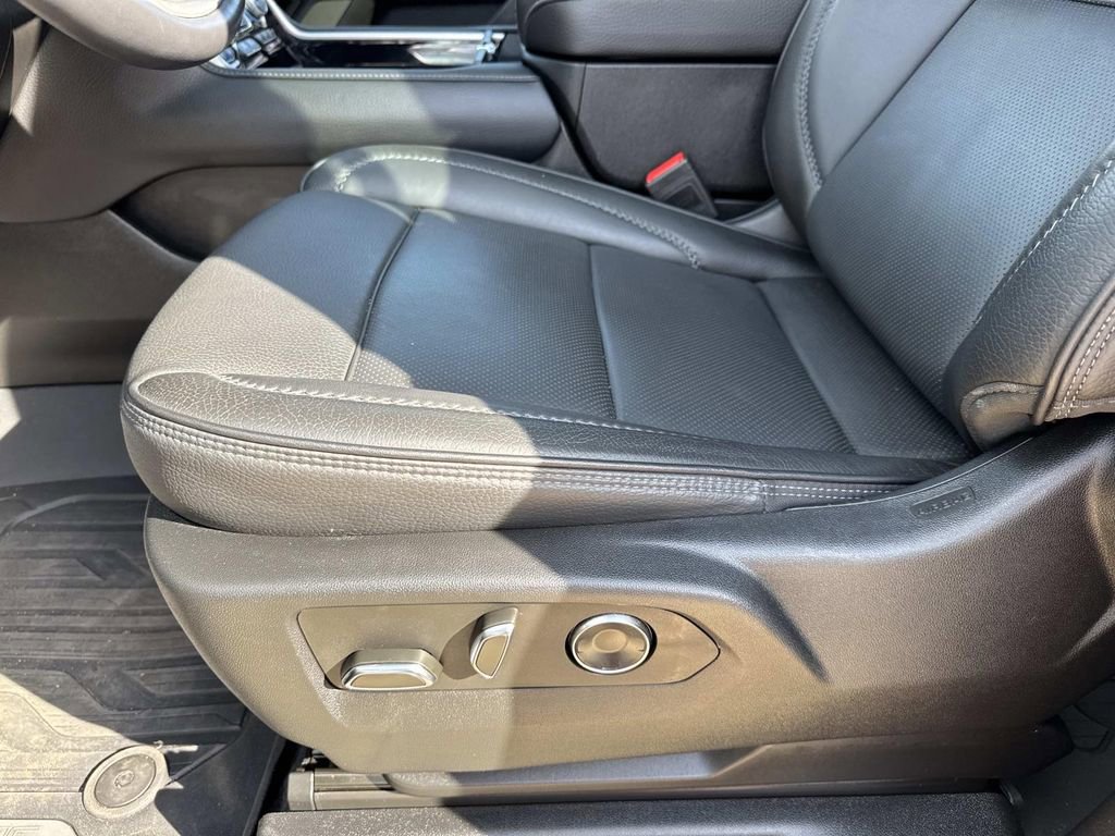 Used 2024 GMC Yukon XL Denali w/ Denali Reserve Package image 21