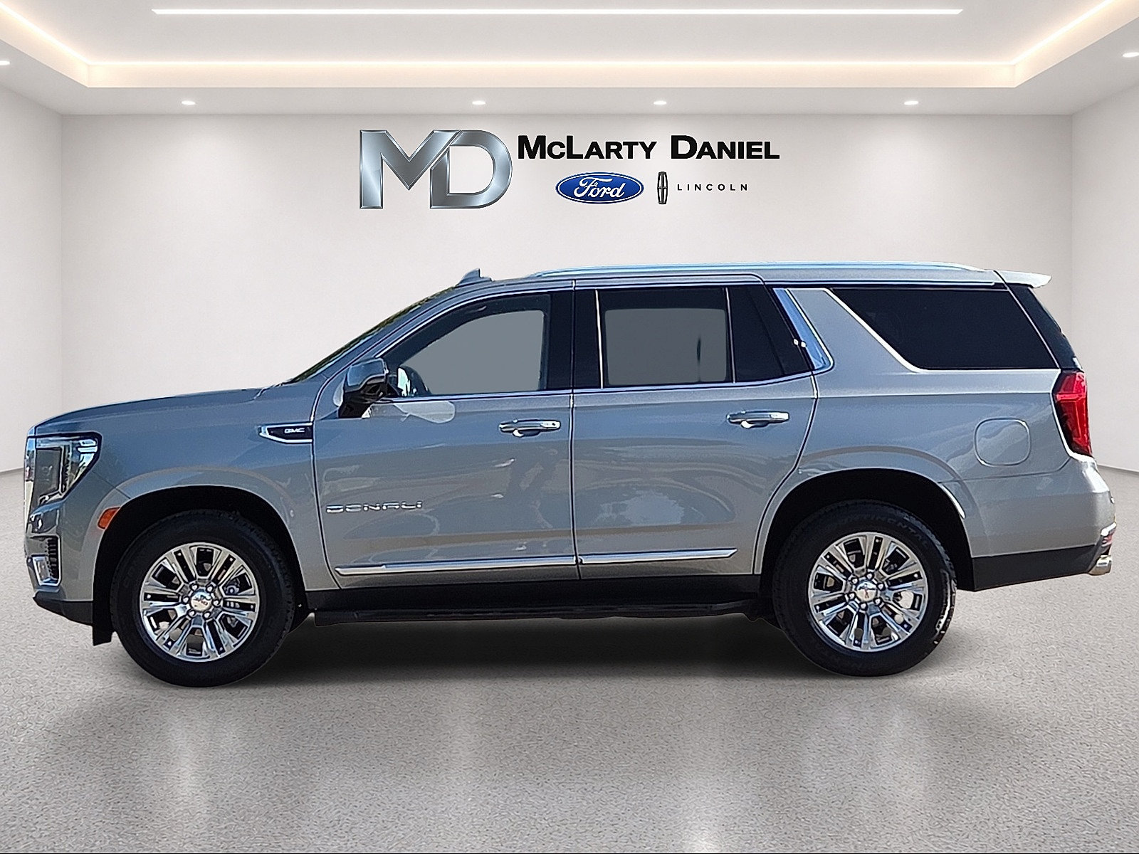 Used 2023 GMC Yukon Denali AWD/4WD image 3