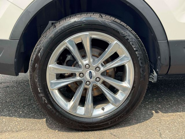 Certified 2019 Ford Explorer XLT w/ Equipment Group 202A AWD/4WD image 9