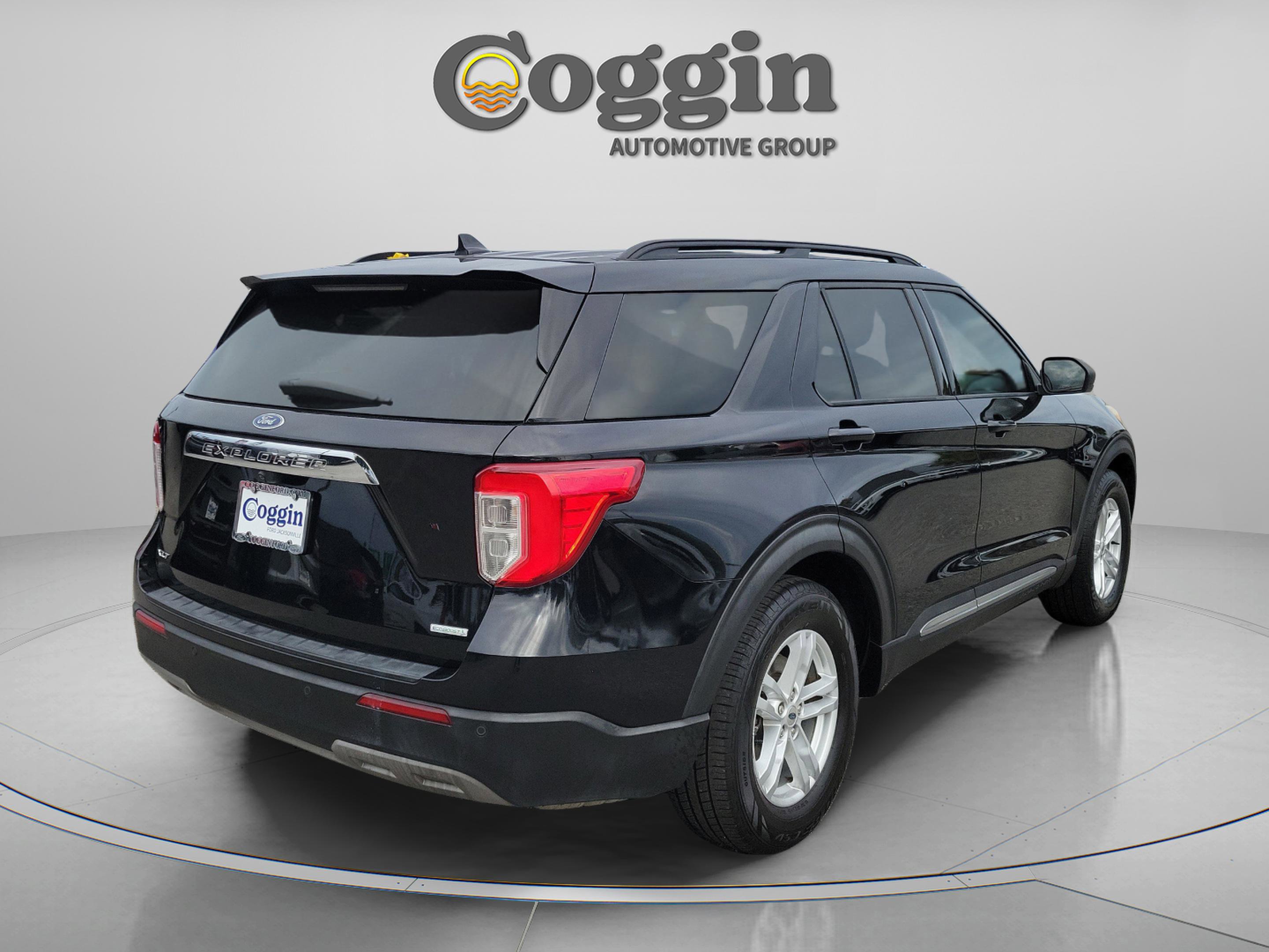 Certified 2020 Ford Explorer XLT w/ Equipment Group 202A image 3