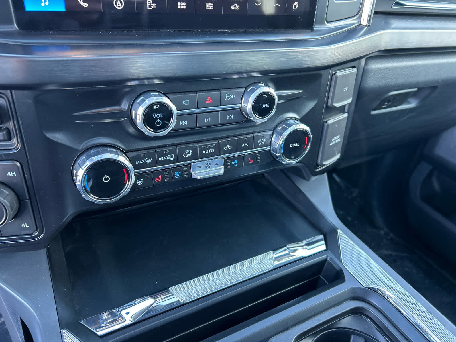 Certified 2025 Ford F450 Lariat w/ FX4 Off-Road Package image 35